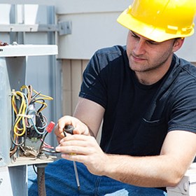 Lightning Fast Electrical: Available the best commercial and residential electricians 